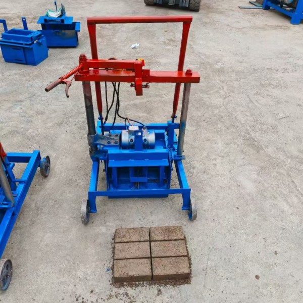 Small portable mobile brick laying machine, used for manufacturing various concrete blocks