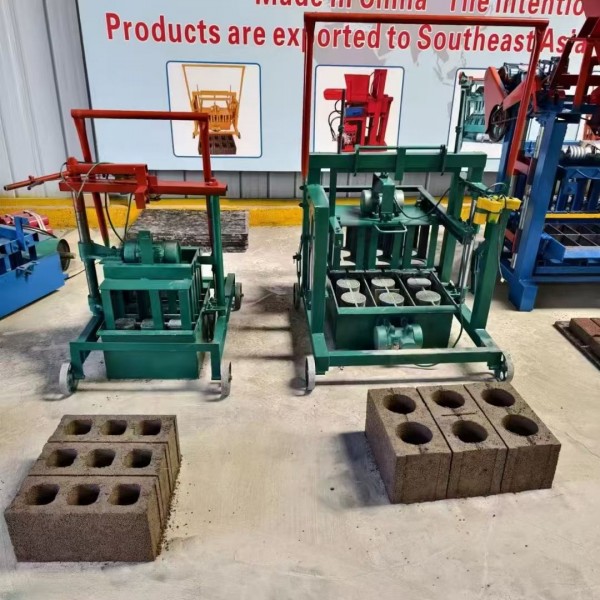 Small portable mobile brick laying machine, used for manufacturing various concrete blocks